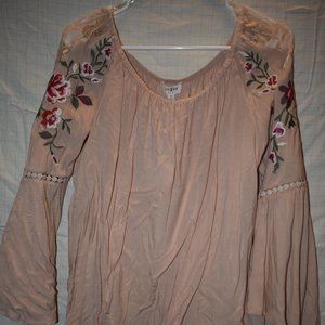 NWT Umgee blush top. Size Medium